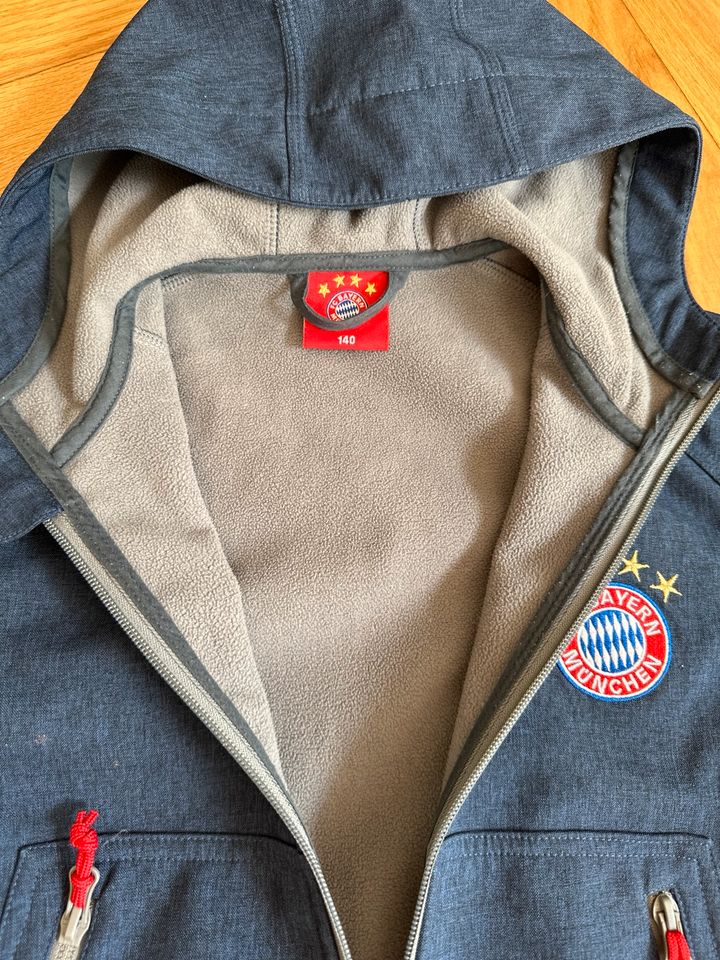 Softshell Jacke FC Bayern Gr 140 - 1 Mal getragen in München