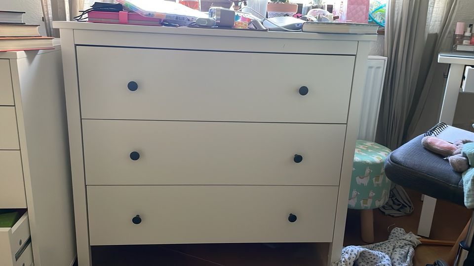 Ikea Hemnes Kommode, es ist die niedrige…. in Frielendorf