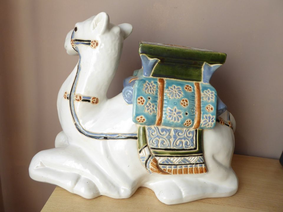 Dekorativer, schwerer Blumenständer, Keramik, „Kamel“ in Schildau