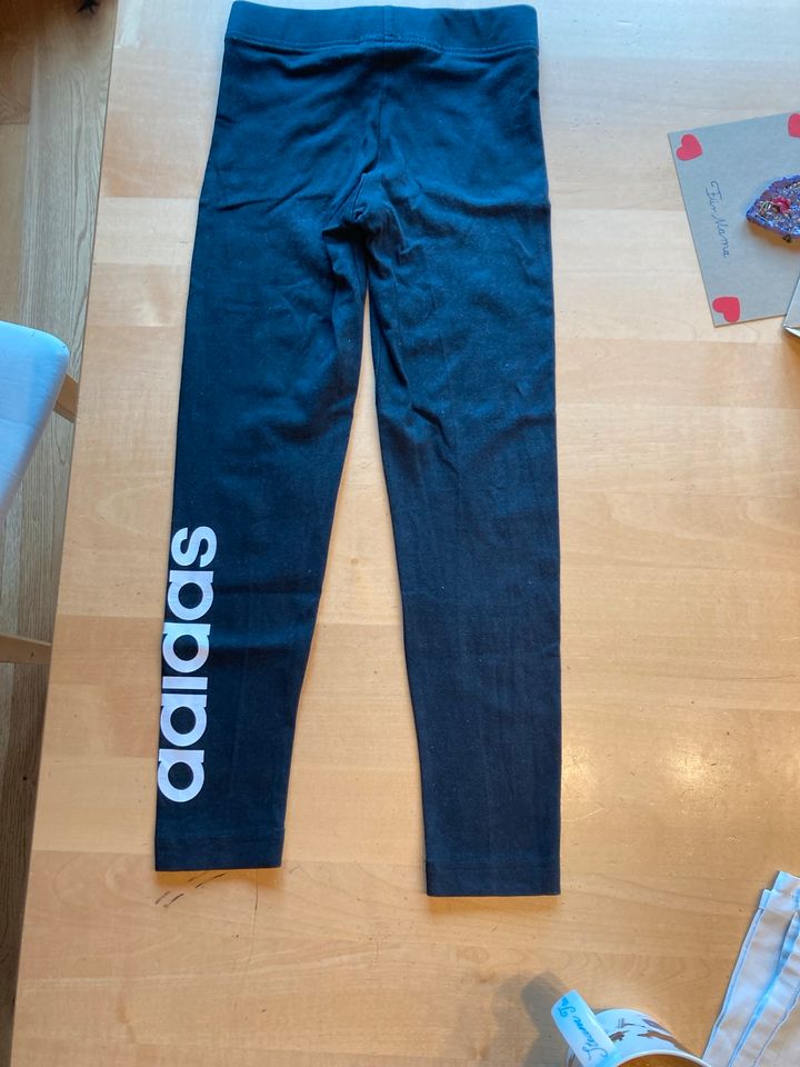 Adidas Sporthose lang tight 128 in Löffingen