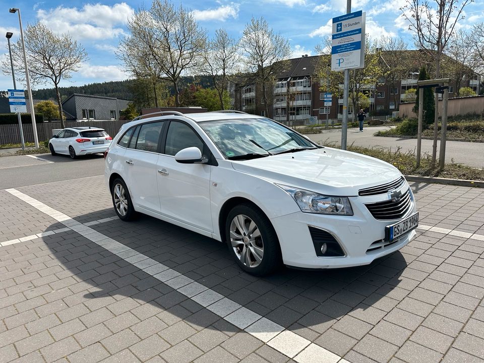 Chevrolet Cruze Kombi Automatik 2.0 Diesel Keyless Go TÜV neu in Goslar