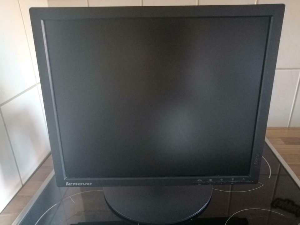 Schwarzer Monitor von Lenovo 17 Zoll in Flensburg