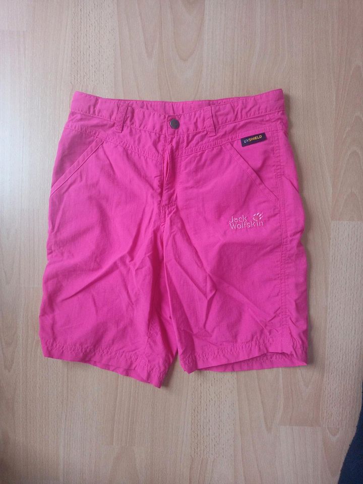 Original Jack Wolfskin kurze Hose Mädchen 140 in Feucht