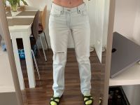 XS EU-34 H&M Jeans straight low waist Hell blau weiß Waschungen Düsseldorf - Bilk Vorschau