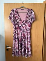 Verspieltes Sommerkleid mit floralem Muster (XL) Baden-Württemberg - Bretten Vorschau