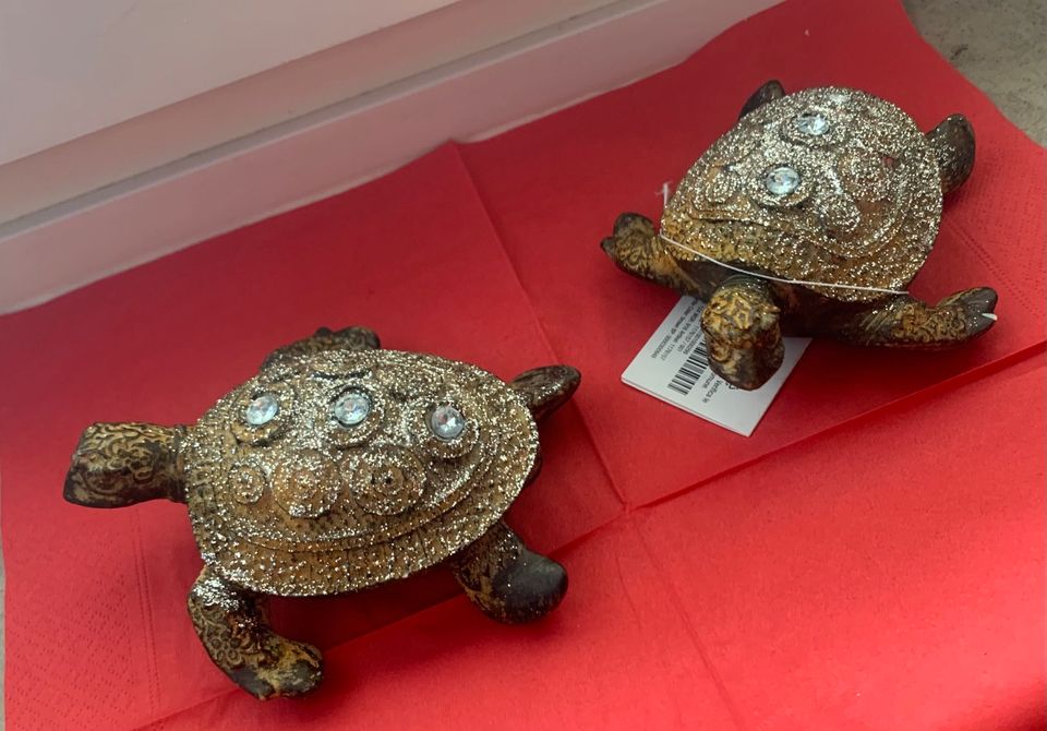 Figur einer Schildkröte aus Strasssteinen. Feng Shui. Souverän in Braunschweig