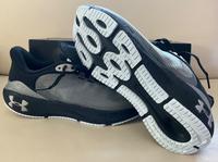 UNDER AEMOUR Gr 9.5 Machina 3 Breeze Running NEU schwarz Bayern - Hersbruck Vorschau