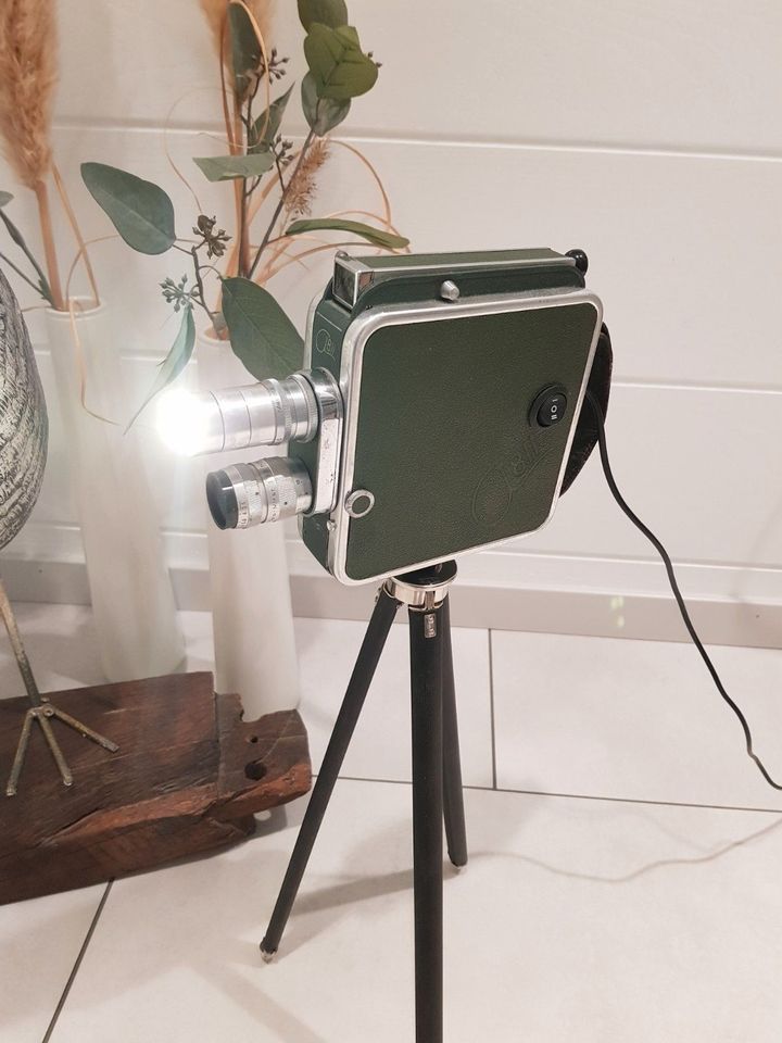 Lampe  Leuchte  alte  8mm Kamera Filmkamera  Meopta A8 II in grün in Oelde