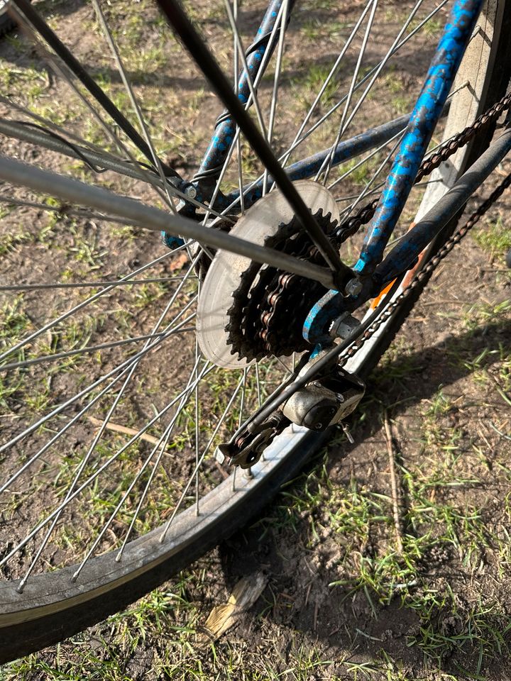 Fahrrad blau Tourenbike in Berlin