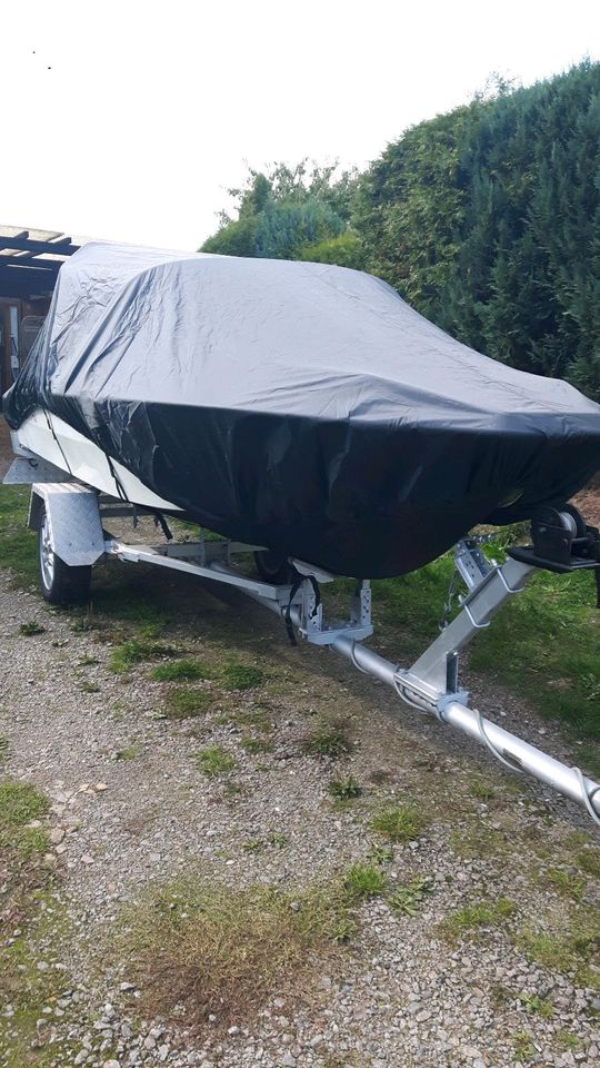 Sportboot + Trailer in Lichtenau