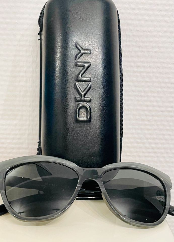 DKNY-Sonnenbrille ungetragen in Stuttgart