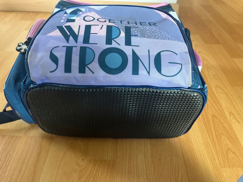 Schultasche von Together We‘re Strong in Neufahrn