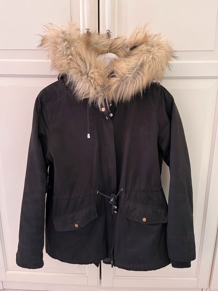 Winterjacke Größe L Neupreis 79.99 Euro in Essen