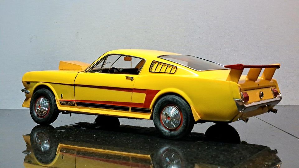 Ford Mustang GT Fastback 1965 Revell Maßstab 1:12 Modellauto in Hainburg