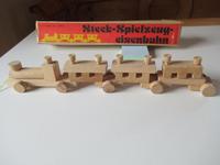 DDR Steck-Spielzeug Holz Eisenbahn mit Original Karton Sachsen-Anhalt - Weferlingen Vorschau