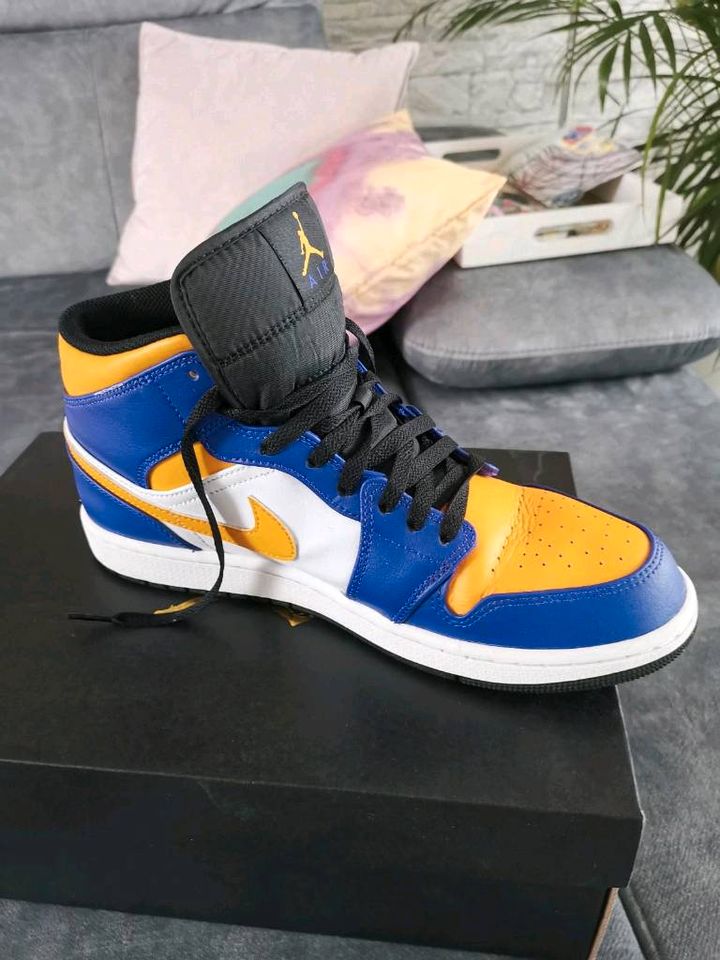 Nike Air Jordan 1 Mid lakers edition in Nuthe-Urstromtal