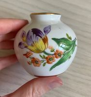 Kleine Vase Goldrand/Blumendekor Handmalerei Nordrhein-Westfalen - Neuss Vorschau