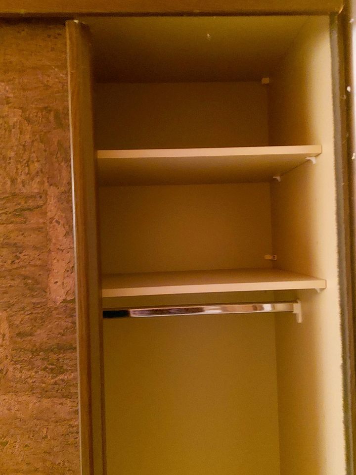 Schwebetürenschrank-Kleiderschrank 2,25x 3m in Detmold