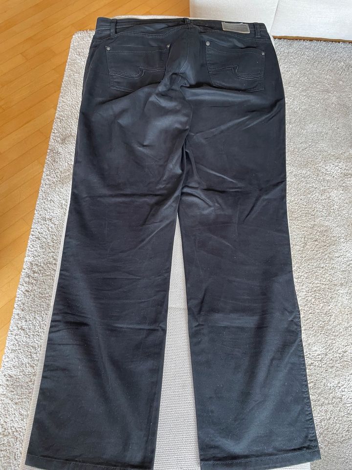 Hosen Brax, Comma, M&S Woman - schwarz/Gr. 40-44 in Düsseldorf