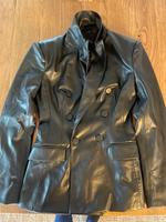 ZARA taillierter Blazer Größe XS aus Kunstleder schwarz! Niedersachsen - Wunstorf Vorschau