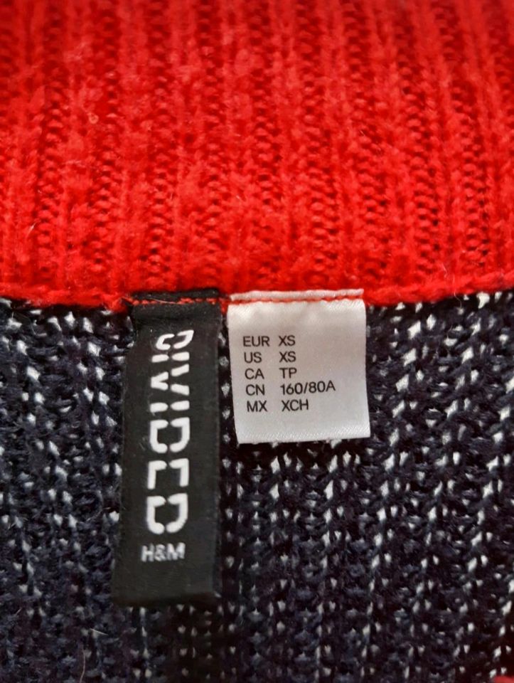Bunter Wollpulli in dunkelblau, rot und weiß XS von H&M in Karlskron