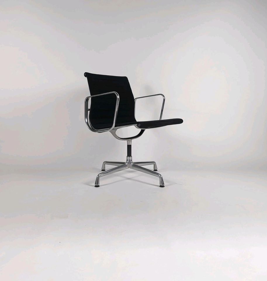 Vitra Charles Eames EA 108 -Chair Alu drehbar Konferenzstuhl in Schüttorf