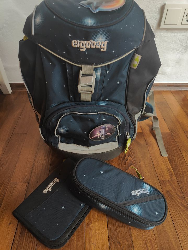 Ergobag Schulrucksack Schulranzen Galaxy mit Zubehör in Bergisch Gladbach