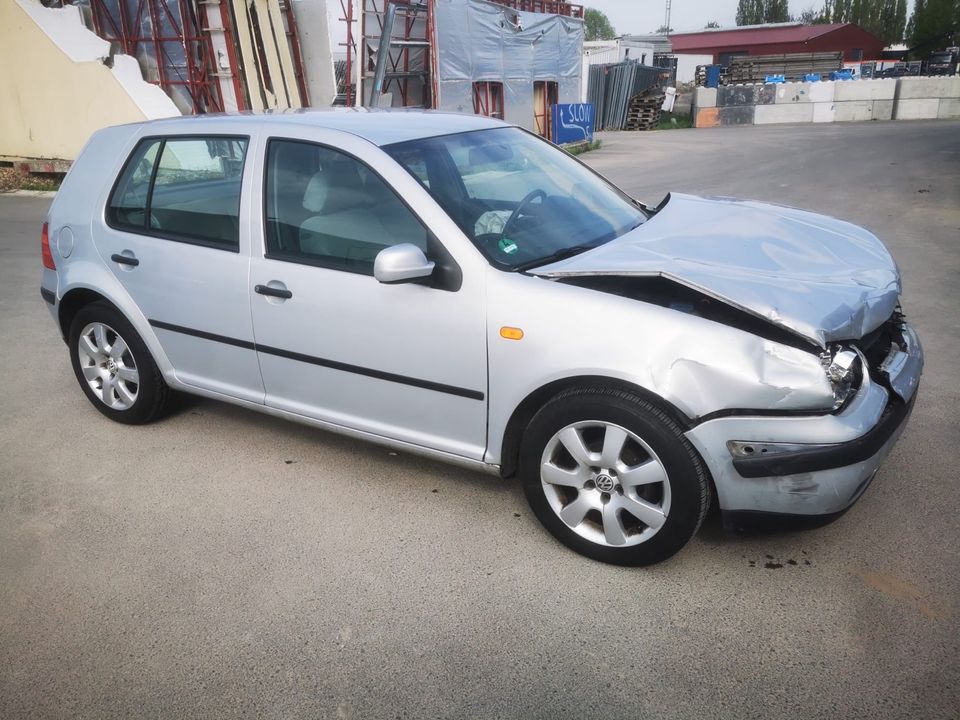 VW Golf 4 1J 1.4 16V 131.000 KM in Neuenhagen