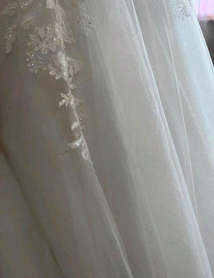 Brautkleid Hochzeit Traumkleid Prinzessinnenkleid Glitzer Spitze in Frankenhardt