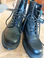 Dr. Martens Leipzig - Knautkleeberg-Knauthain Vorschau