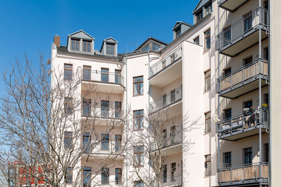 Bezugsfreie, schön geschnittene Dachgeschosswohnung mit Wannenbad in zentraler Lage in Leipzig