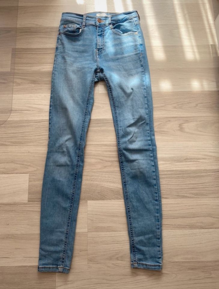 Pull & Bear Skinny Jeans Mid Waist in Potsdam