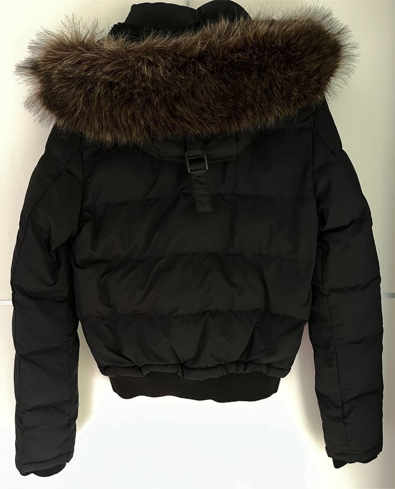 Superdry Winterjacke schwarz Gr. 38 in Norderstedt