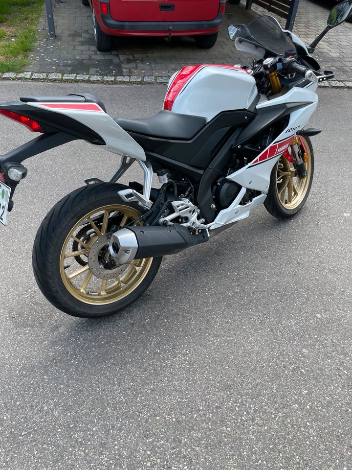 Yamaha YZF-R125 60th anniverserie Gar.b.2025 6200 km in Wendlingen am Neckar