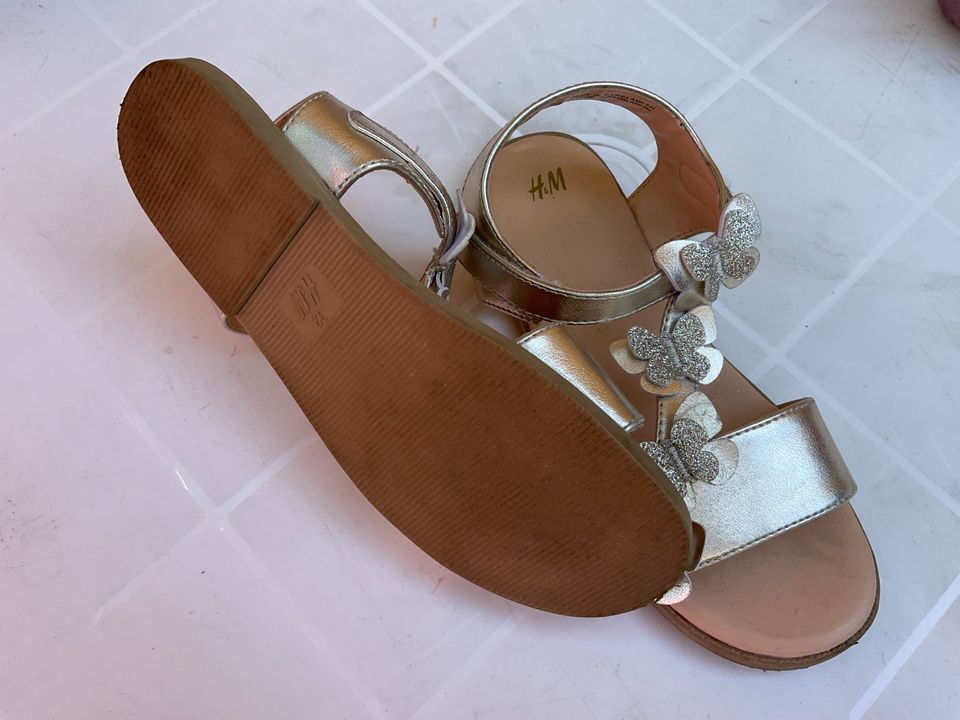 neuwertige Sandale für Mädchen (Gr. 32) in Wolkenstein