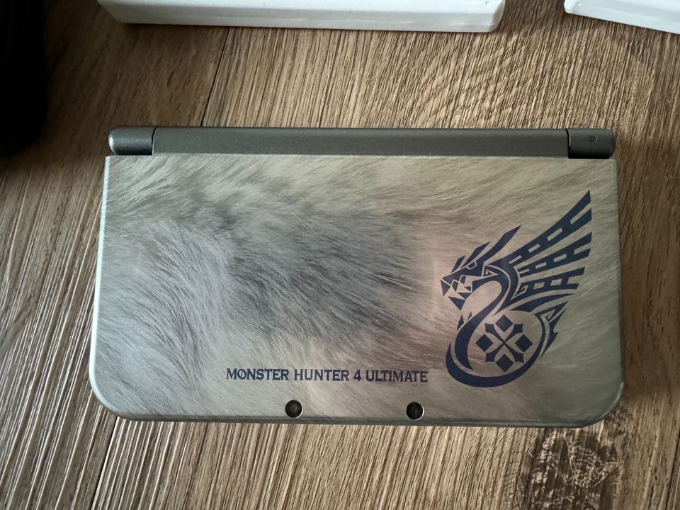 New Nintendo 3DS XL-Monster Hunter 4 Ultimate Edition in Jena