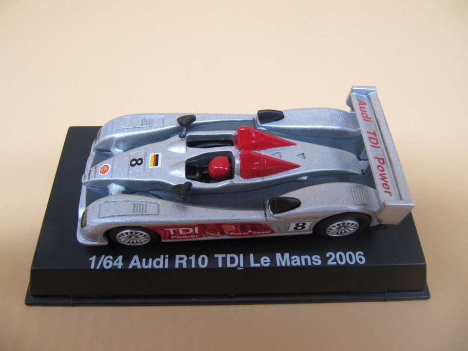 1:64 Audi R 10 TDI Le Mans 2006 Modell unter Vitrine !!! in Eystrup