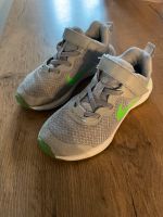 Nike Revolution Sneaker Turnschuhe Klett grau grün Gr. 28 TOP Nordrhein-Westfalen - Herford Vorschau