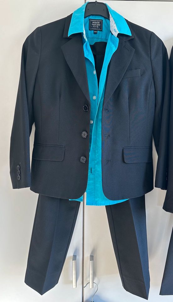 Anzug schwarz Kommunion 146 wie neu mit Hemd türkis blau in Reichshof