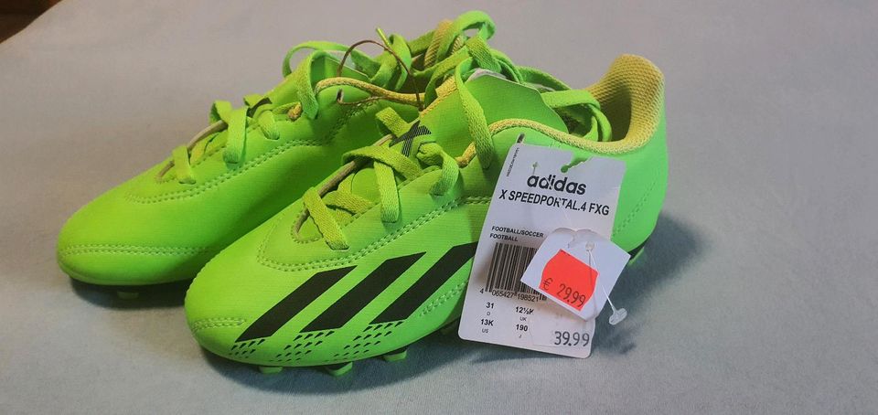 Adidas Fußballschuhe 31 neu in Bischofsgrün