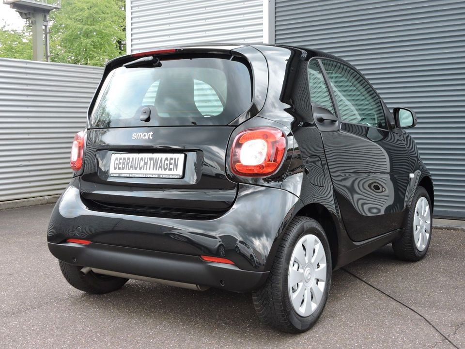 Smart ForTwo Coupe Basis Schalter 1. Hd HU 4/26 MwSt. in Altbach