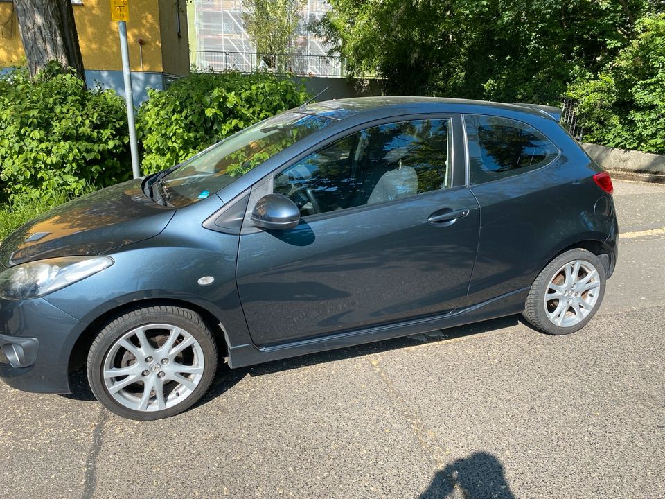 Mazda 2, 159000 Kilometerstand, gute Zustand in Harxheim