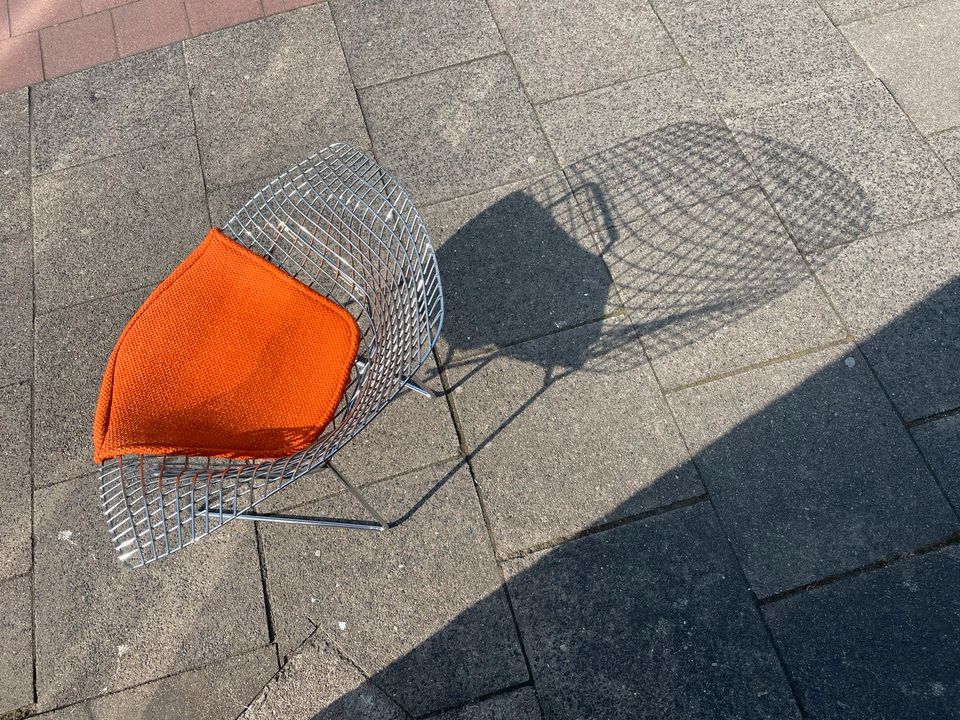 KNOLL INT Harry Bertoia Wire Diamond Chair 421 orange Chrom in Hamburg