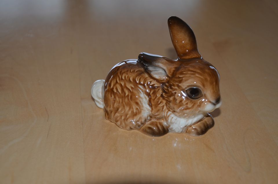 GOEBEL Porzelanfigur Hase glänzend in Bodenkirchen