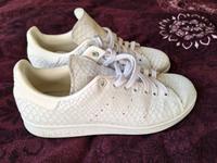 Adidas Sneaker Leder weiß, Gr 40 3/4 Niedersachsen - Barsinghausen Vorschau