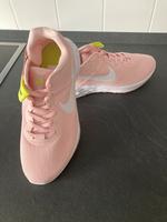 Nike Damen Revolution 6 FLYEASE NN Laufschuhe Gr. 41 Rheinland-Pfalz - Westernohe Vorschau