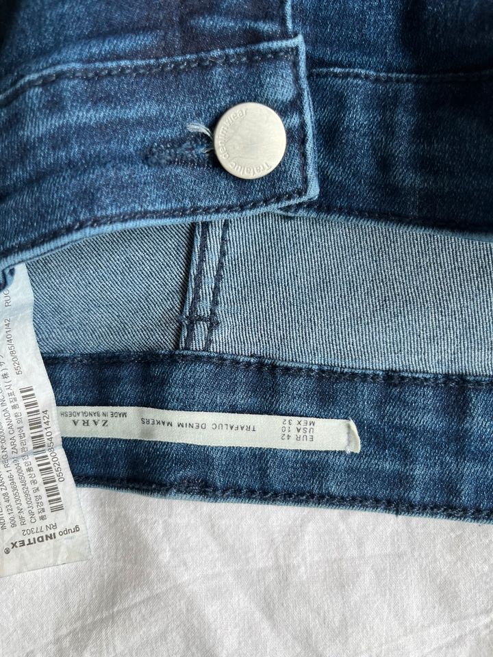 Blaue Denim Jeans von Zara / Jeggings mit Schlitzen in Berlin