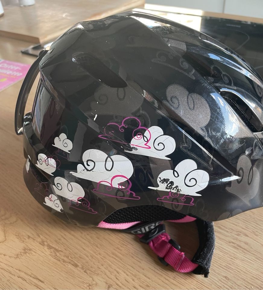 Giro Skihelm schwarz mit pink in Oberursel (Taunus)