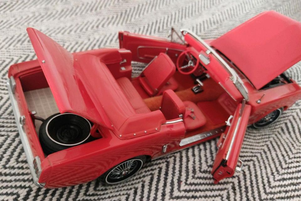 Ford Mustang 1964 1/2 Modellbau aus USA? 1:18 in Frankfurt am Main