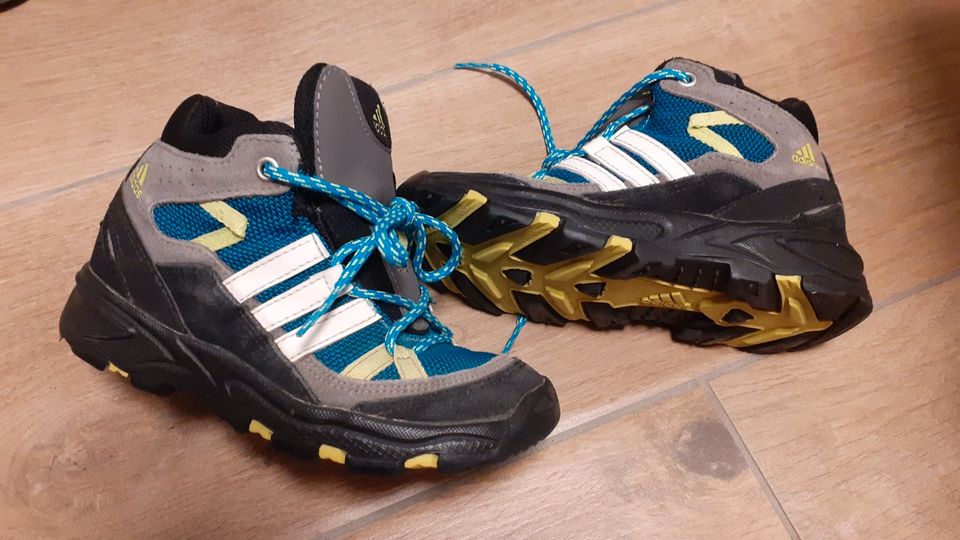 Adidas Kinderschuh Kinderstiefel 27 in Peiting